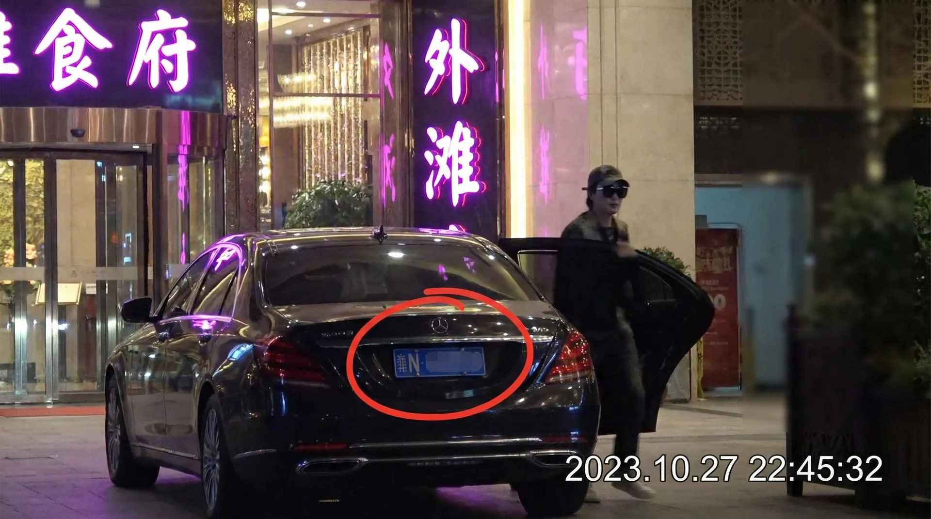 熟女人妻 - 熟女人妻官方入口 | 热门短视频熟女人妻大全 - 豪车餐厅外被拍
