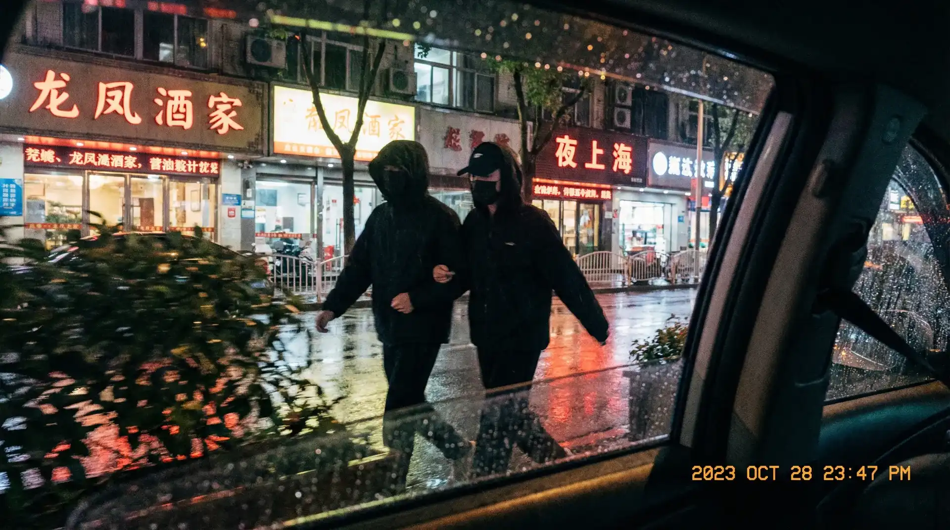 熟女人妻 - 熟女人妻官方入口 | 热门短视频熟女人妻大全 - 顶流明星深夜密会现场抓拍照片